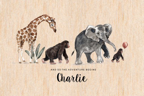 Houten geboortekaartje voor meisje met getekende jungledieren