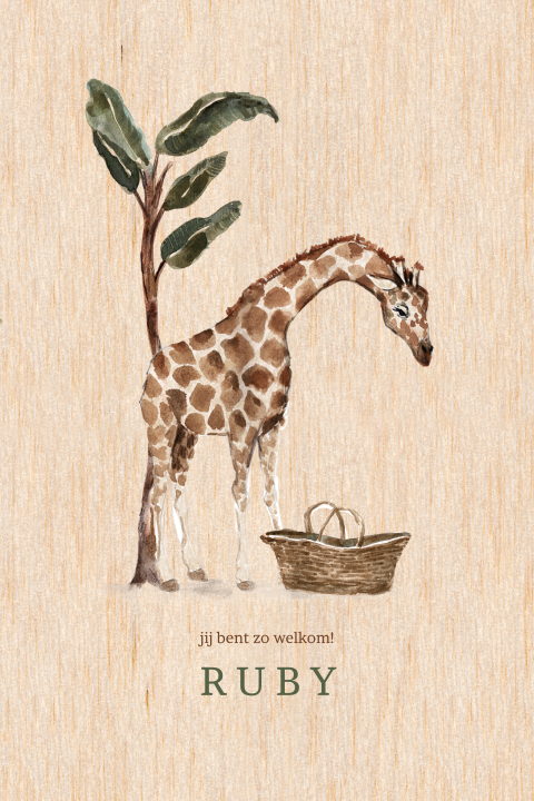 Echt houten geboortekaartje met een giraf bij een babymandje