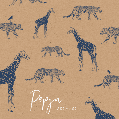 Stoere geboortekaart voor jongen met luipaarden en giraffes op kraft