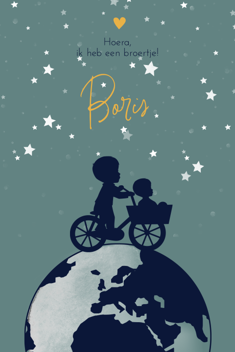 Stoer geboortekaartje met wereldbol en silhouet broertje op fiets