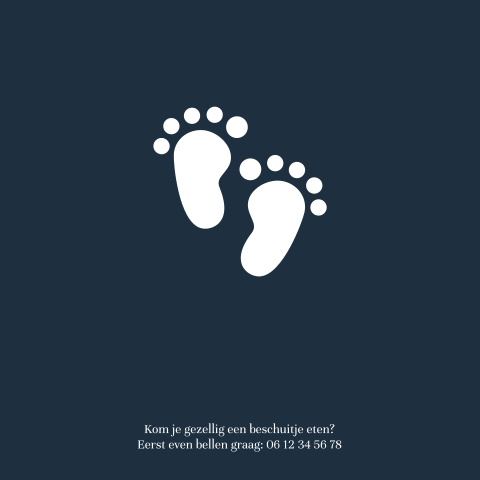 Goudfolie geboortekaartje met uitsnede van voetjes voor een jongen