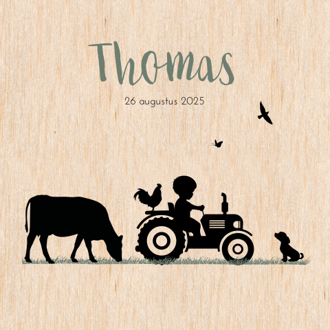 Geboortekaartje op echt hout voor een zoontje op boerderij met tractor