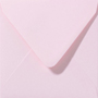 Licht roze envelop