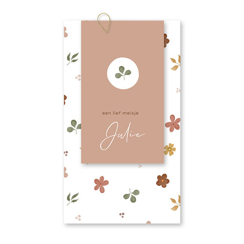 Lief label geboortekaartje voor meisje met schattig bloemenpatroon