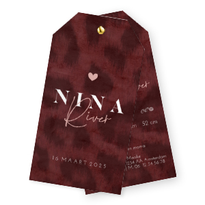 Trendy label geboortekaartje met rode panterprint voor een meisje