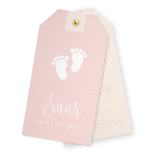 Lief babykaartje in de vorm van labels met voetjes