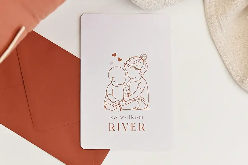 Lief geboortekaartje met lijntekening van grote zus en baby