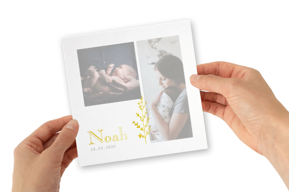 Luxe geboortekaartje met goudfolie ontwerp en kalkpapier voorblad