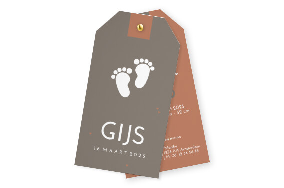 Stoer geboortekaartje in labelvorm met voetjes voor jongen