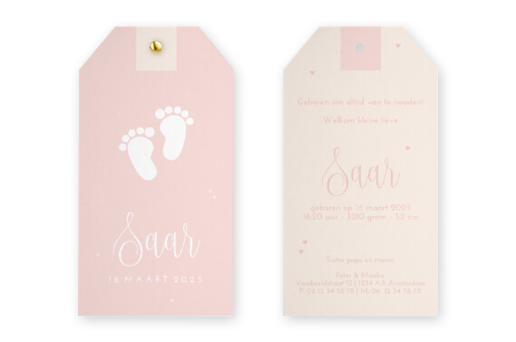 label geboortekaartje met voetjes naast elkaar