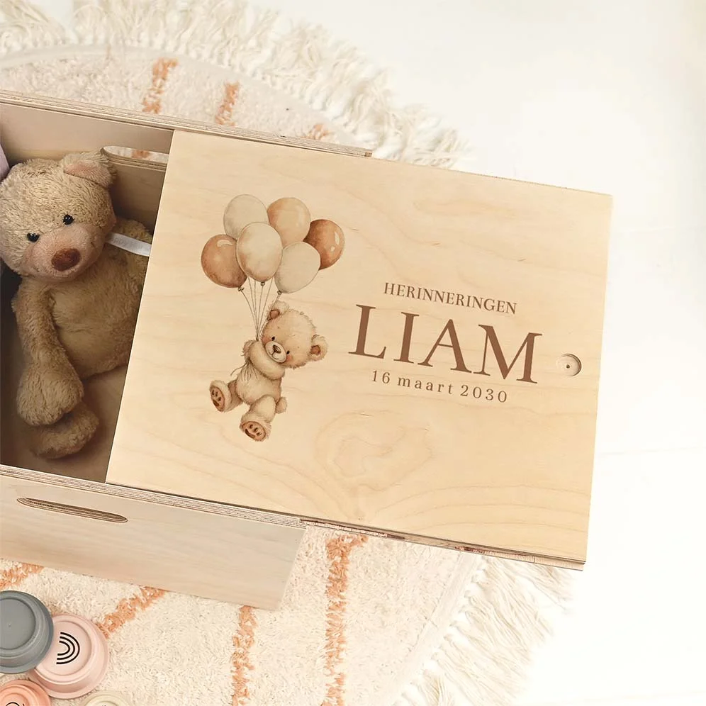 Memorybox met teddybeertje en ballonnen