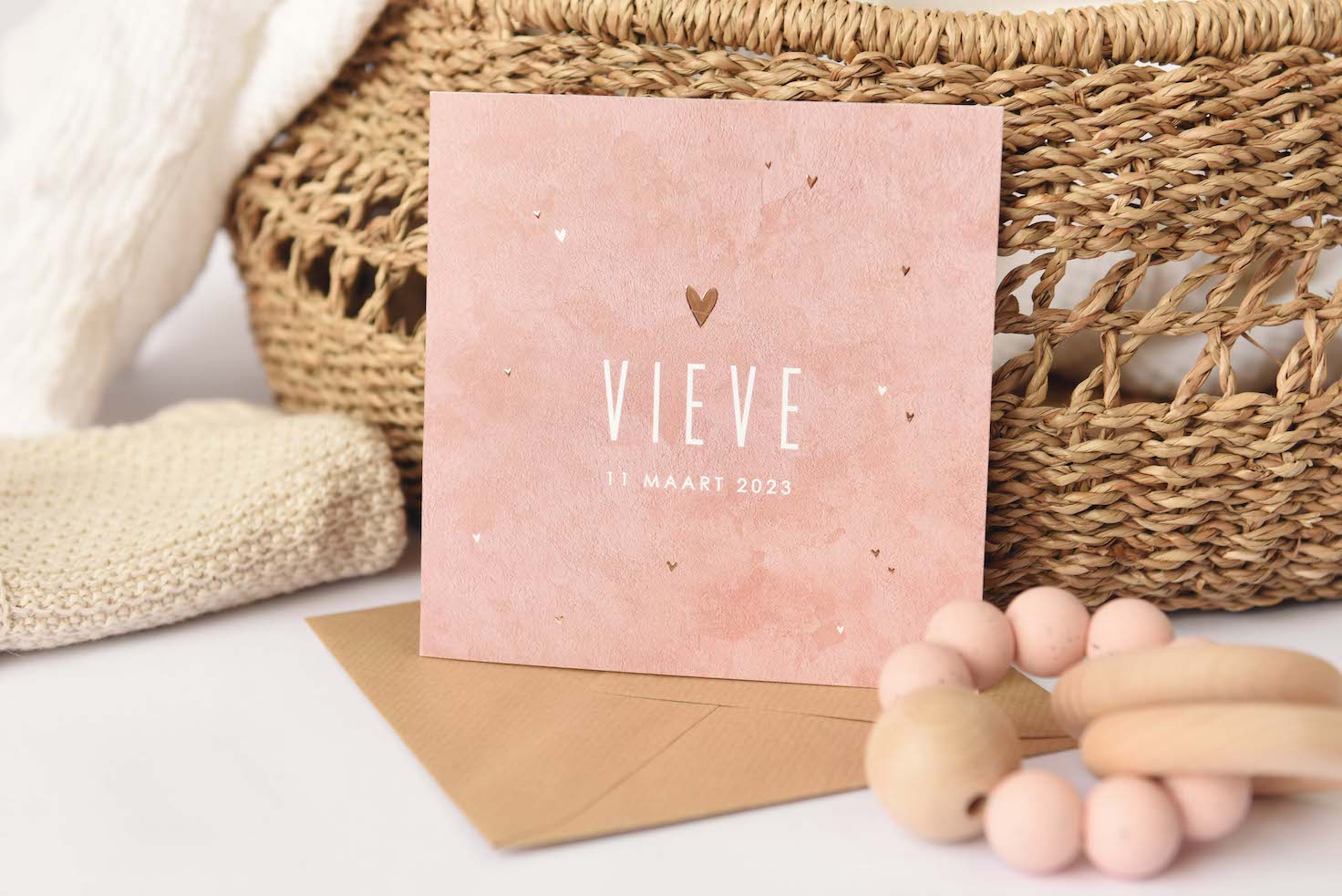 Oudroze velvet-look babykaartje met roségoudfolie hartjes